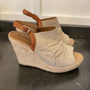 WEDGE HEELS with strap